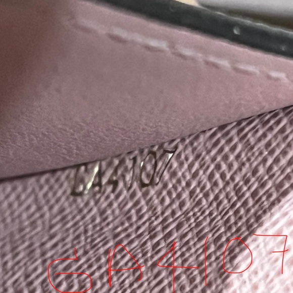LV wallet 💯 % Authentic - Picture 9 of 11